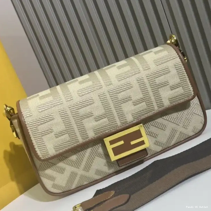 Vintage HOT Fendi In Canvas Bag Motif Medium FF Baguette Beige 0517